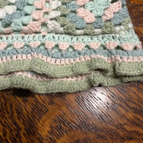 American Eagle Cropped Crochet Mint Green Tank Granny Square Small Boho - Picture 8 of 9